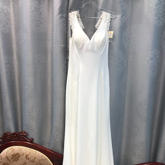 New Ivory Wedding Dress, Crepe Simple Elegant, Comfortable Keyhole Back Backless - Picture 4 of 11